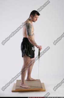 DAREON-STANDING-SWORD-BRAVE