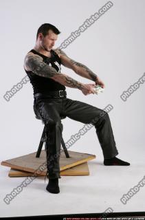 Serdyuk-playing-xbox
