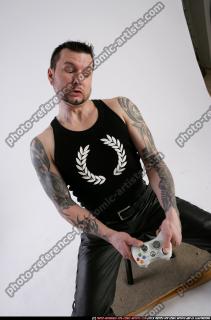Serdyuk-playing-xbox