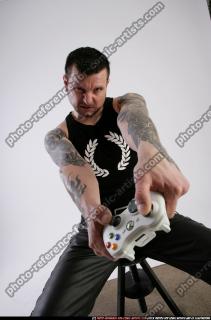 Serdyuk-playing-xbox