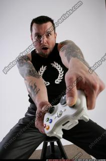 Serdyuk-playing-xbox