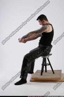 Serdyuk-playing-xbox