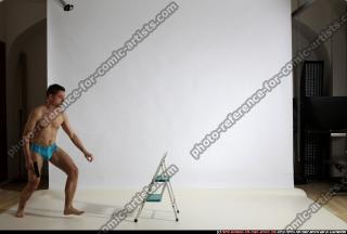 2011 07 LENNY SMAX JUMP OVER 03