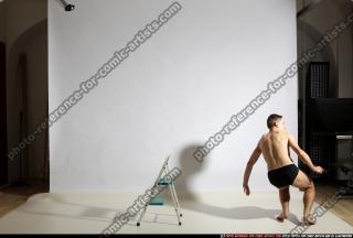 2011 07 LENNY SMAX JUMP OVER 14