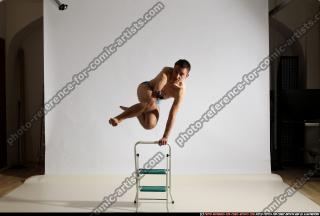 2011 07 LENNY SMAX JUMP OVER 54