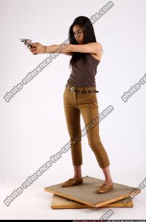 2012 01 NAOMI AIMING REVOLVER 01 B