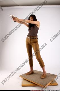 2012 01 NAOMI AIMING REVOLVER 01 C