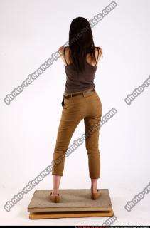 2012 01 NAOMI AIMING REVOLVER 04 B