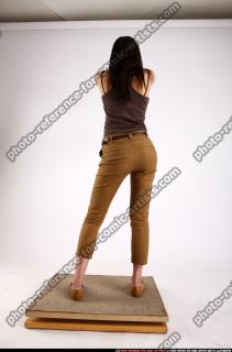 2012 01 NAOMI AIMING REVOLVER 04 C