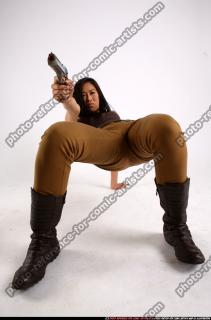 2012 02 NAOMI PISTOL POSE1 21