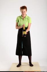 nadiya-waitress-pose