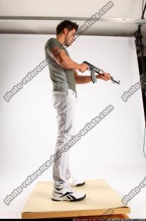 2014 01 ROLAND AK47 POSE1 06 C