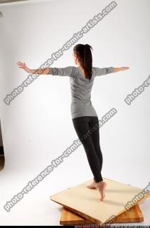 2014 01 PEGGY FITNESS POSE1 03