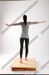 2014 01 PEGGY FITNESS POSE1 04