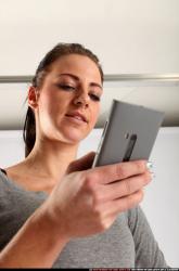 Peggy-smartphone-poses