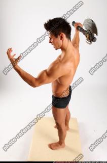 2014 03 ROLAND AXE POSE1 02 A