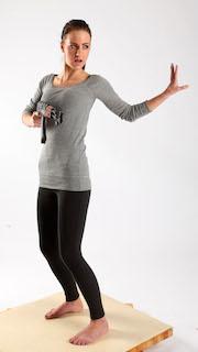 Peggy-ak47-hold-pose