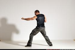 Smax-streetfighter-knife-front-stab