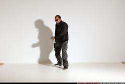 smax-streetfighter-dual-guns-pose1