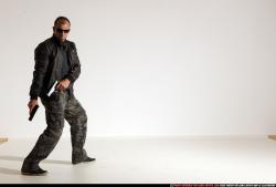 smax-streetfighter-dual-guns-pose1