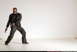 smax-streetfighter-dual-guns-pose1