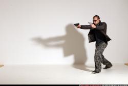 smax-streetfighter-dual-guns-pose1