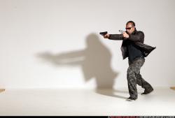 smax-streetfighter-dual-guns-pose1