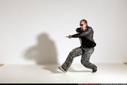 smax-streetfighter-dual-guns-pose1