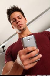 lukas-smartphone-poses