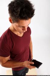 lukas-smartphone-poses