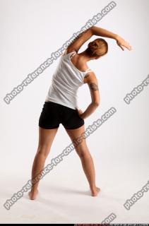 2014 11 AMY YOGA POSE3 04 B