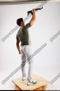 2014 11 ROLAND AK47 POSE3 05 B