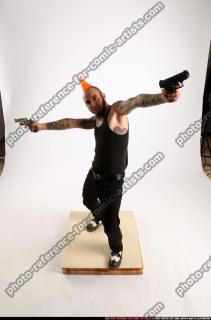 2014 11 EDGAR DUAL PISTOLS POSE2 00 A