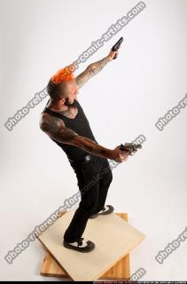 2014 11 EDGAR DUAL PISTOLS POSE2 05 A