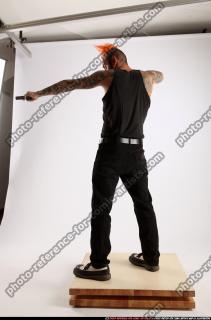 2014 12 EDGAR DUAL PISTOLS POSE3 02 C