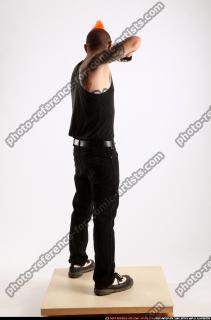 2014 12 EDGAR DUAL PISTOLS POSE3 04 B