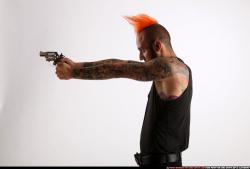 edgar-revolver-aiming