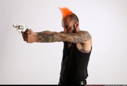 edgar-revolver-aiming