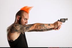 edgar-revolver-aiming