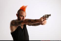 edgar-revolver-aiming