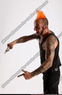 2015 02 EDGAR REVOLVER POINTING 02