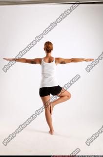 2015 03 AMY YOGA POSE5 04 B