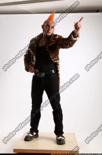 2015 01 EDGAR STANDING POINTING 00 C