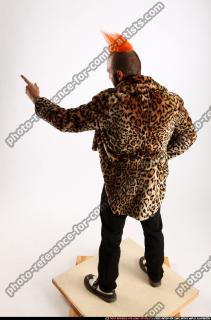 2015 01 EDGAR STANDING POINTING 03 A