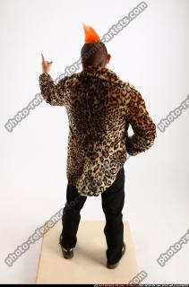 2015 01 EDGAR STANDING POINTING 04 A