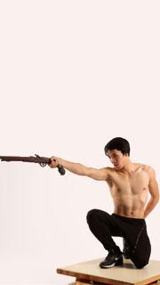 keiji-kneeling-aiming-flintlock