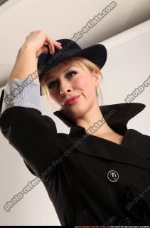 rachel-hat-pose2