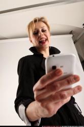 rachel-smartphone-browsing