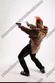 2015 06 EDGAR DUAL PISTOLS POSE5 03