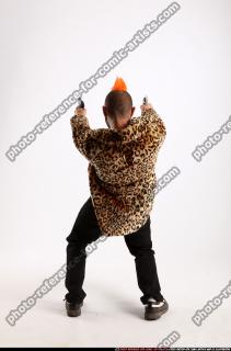 2015 06 EDGAR DUAL PISTOLS POSE5 04